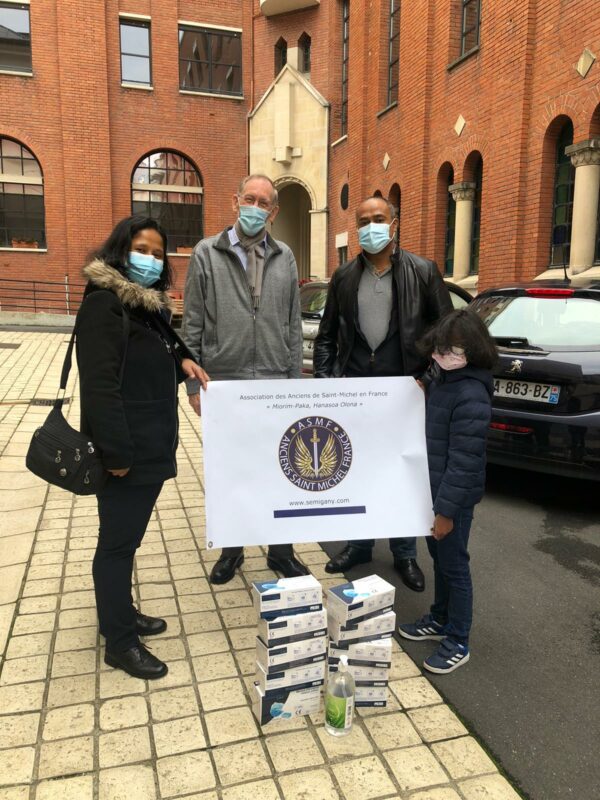 Lire la suite à propos de l’article Remise de dons de masques type chirugical et de Gel Hydroalcoolique centre Saint-François Xavier Paris 7ème Arrondissement