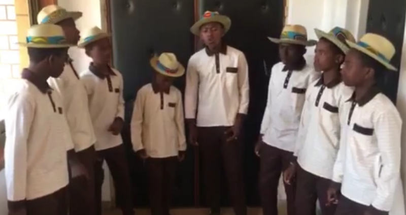 Lire la suite à propos de l’article Chant offert par les Z….-K…. en remerciement de l’ASMF