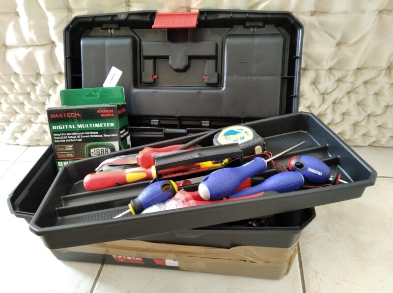 Lire la suite à propos de l’article Envoi dons de divers outillages au Collège Saint-Michel Amparibe.